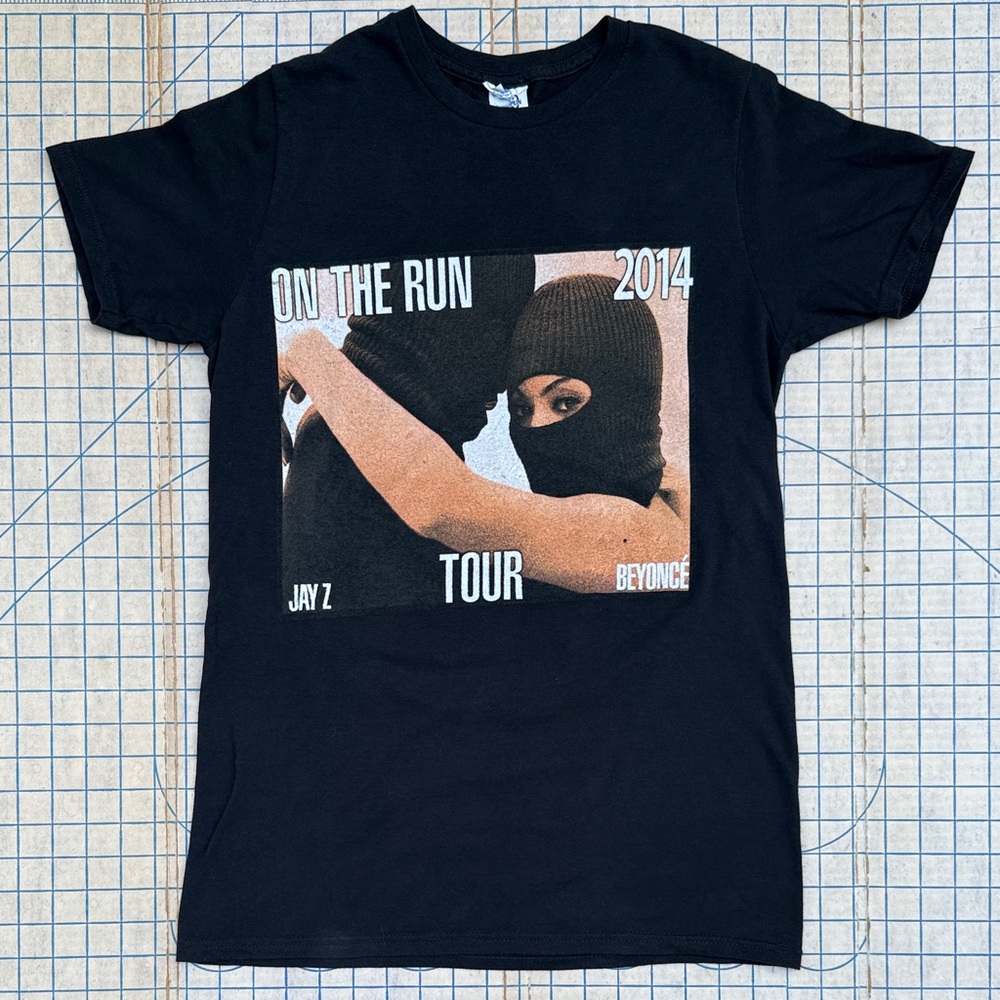Beyoncé Black Graphic Tee - On The Run Tour 2014 Small Band T-shirt streetwear